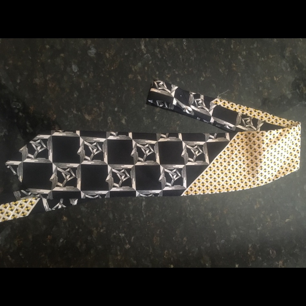 Pavone tie